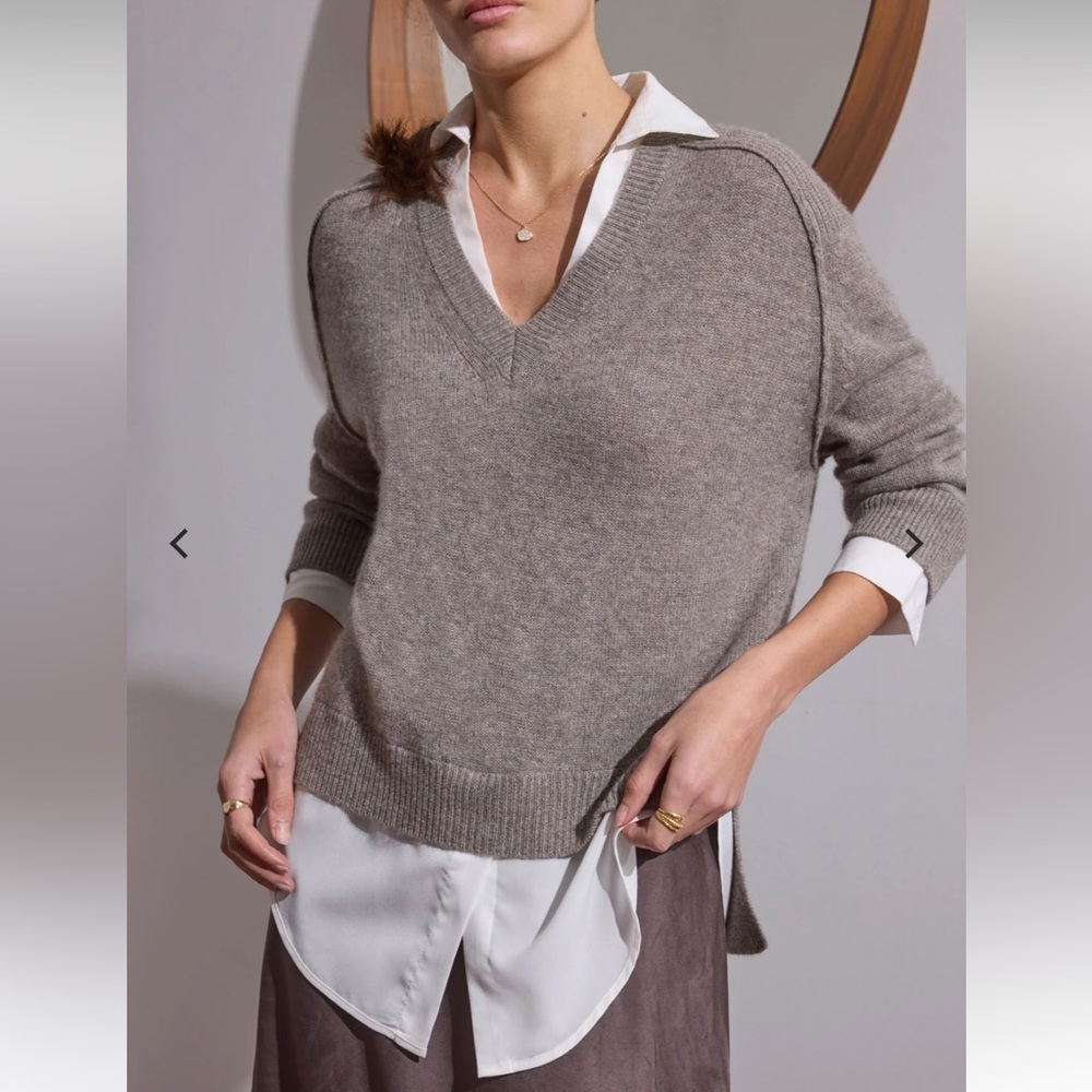 EUC. Brochu Walker The Looker Layered V-Neck Size L, in Otter Melange.